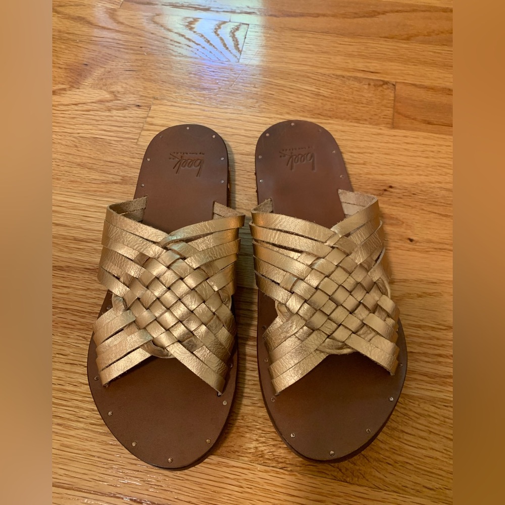 Beek Leather Slide Sandals Gold Woven Straps Women’s Flat Luxury Shoes. Size 9.